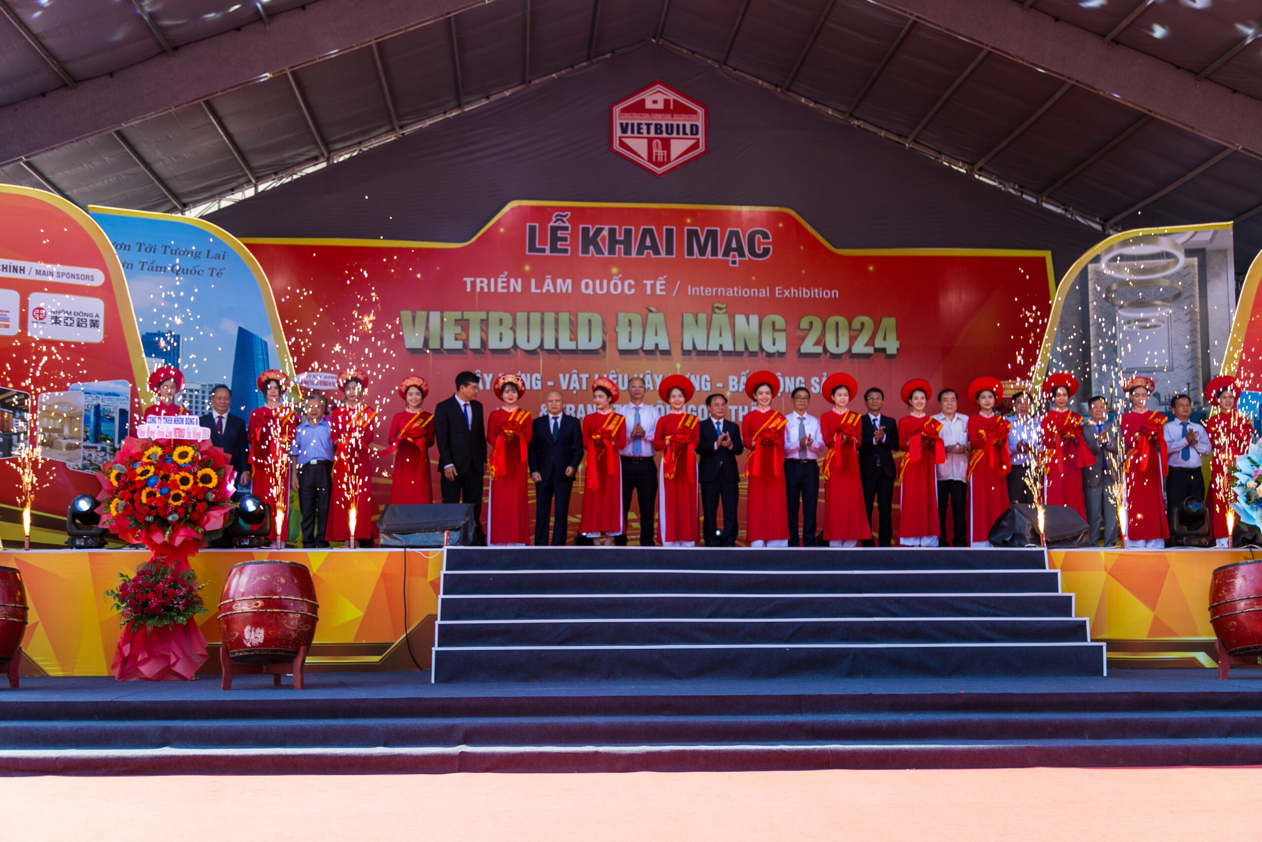 NGÀY ĐẦU TIÊN KHAI TRƯƠNG GIAN HÀNG TẠI TRIỂN LÃM VIETBUILD ĐÀ NẴNG 2024
